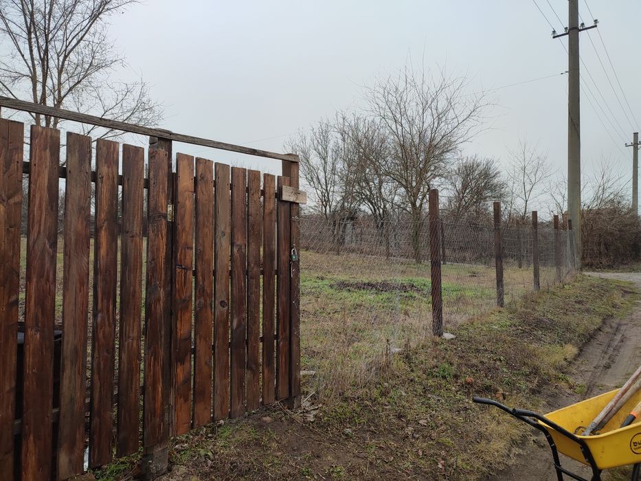 Продаю дачный участок  шесть  соток земли  за селом  ВЛАДИМИРОВСКОЕ