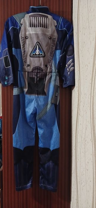 Продам игровой костюм космонавта,полицейского, спасателя,доктора,почта
