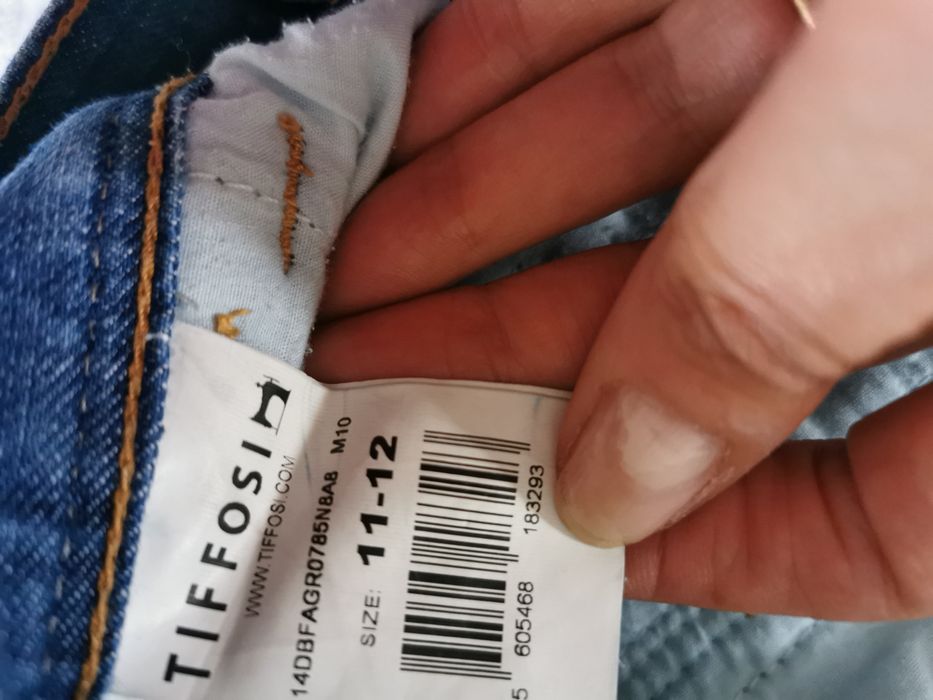 Vendo calções de ganga para menino e t-shirt para 11 / 12 anos da ma