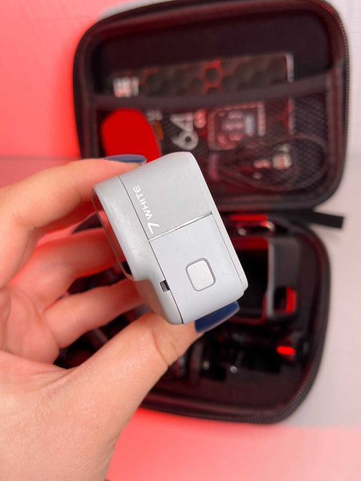 Екшн-камера GoPro Hero 7 white з флешкою