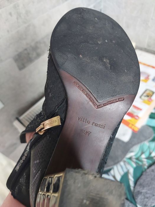 Отдам даром. Ботинки VR. 37 р.