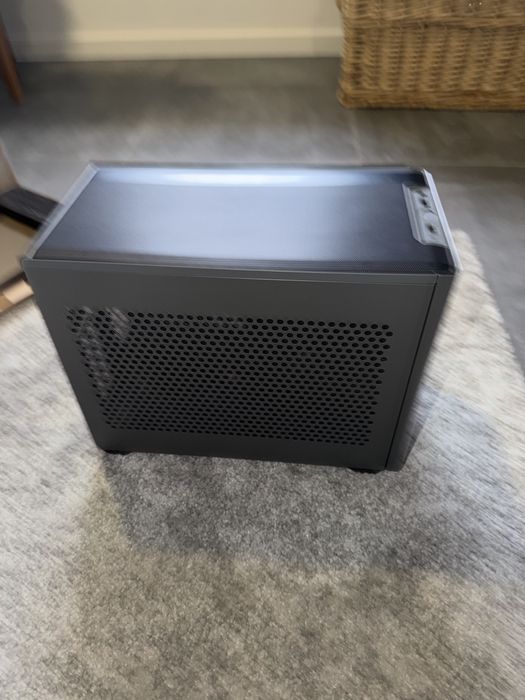 Coolermaster NR200 cinza + Painel Vidro Temperado