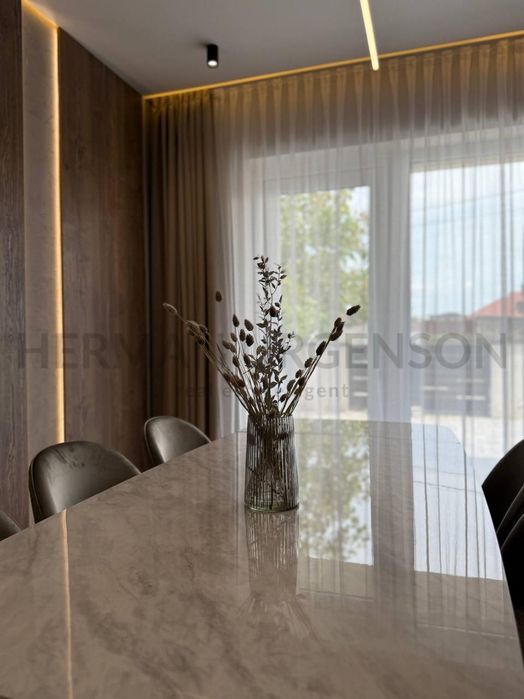 Продаж дуплексу 175 м.кв / 3.5 сотки / Ужгород, р-н Садовий