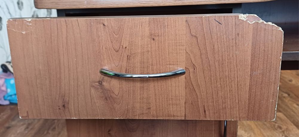 Стіл комп'ютерний офісний