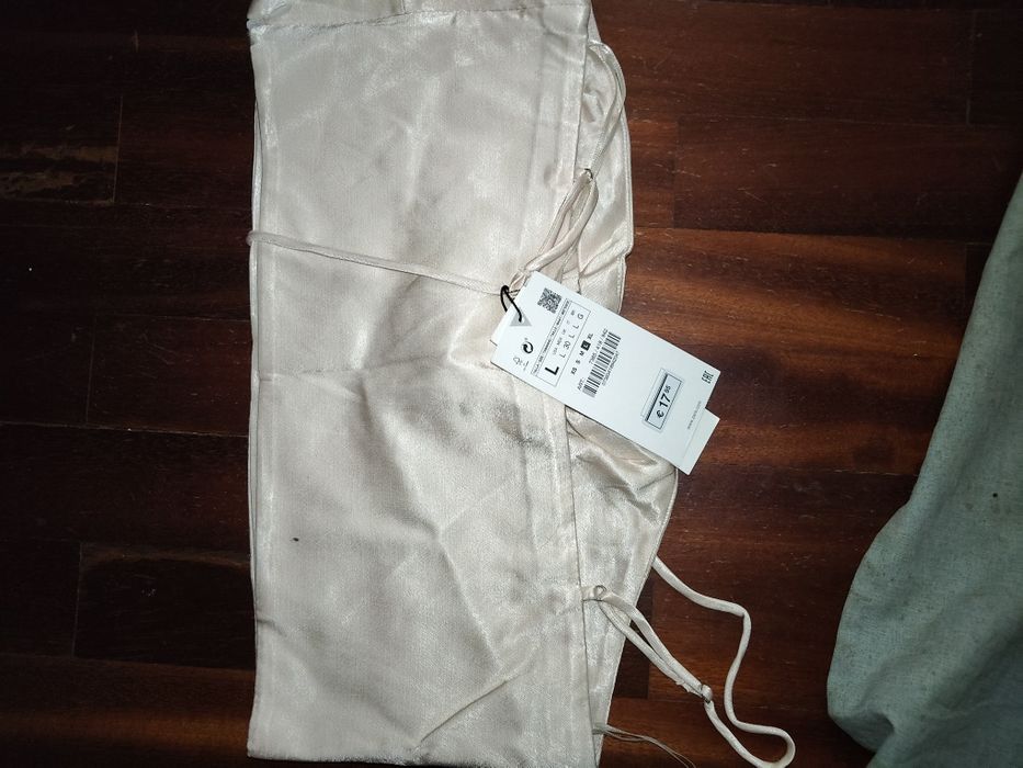 Vendo top dourado acetinado mulher