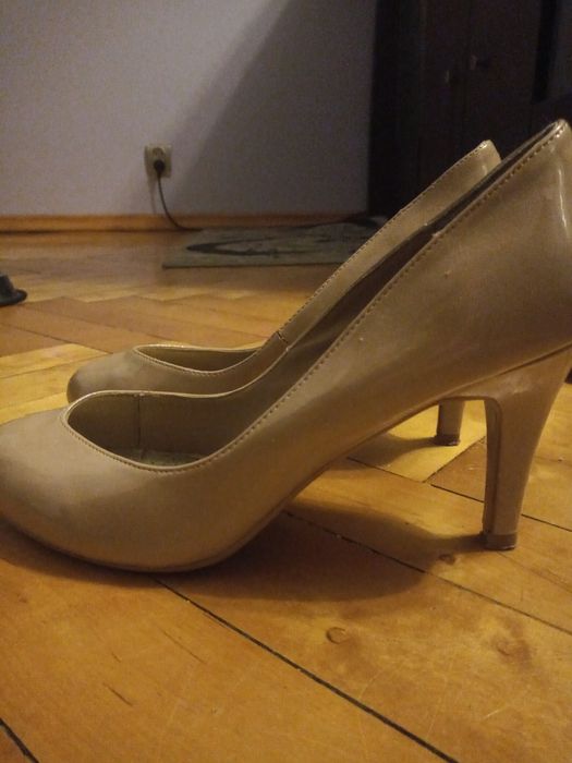 Czółenka 39 zadbane