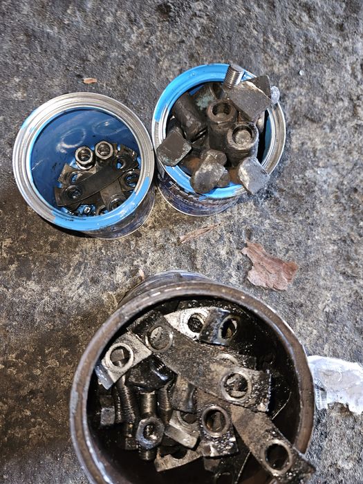 Відро 10 л   Болти в відрові більше 20 кг гайки СССР  гравера болти