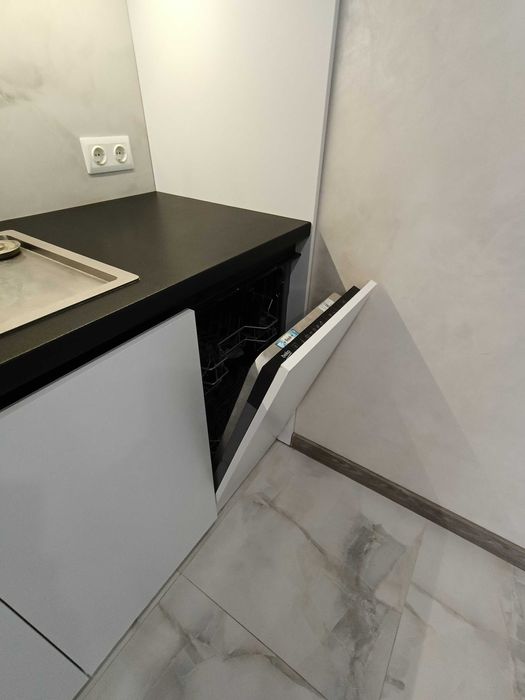 Сучасна 2 к Озерна + паркомісце,ліфт працює постійно..