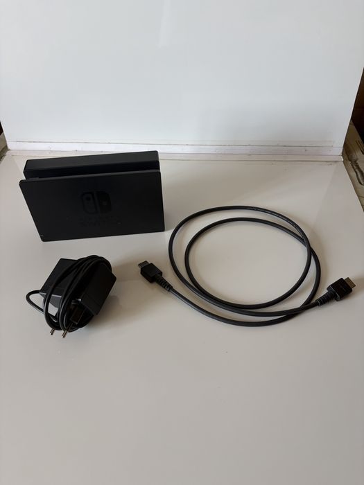 Nintendo Switch, com cartão de 128gb, caixa e cabos oficias, comando Pro Consoller e 6 jogos