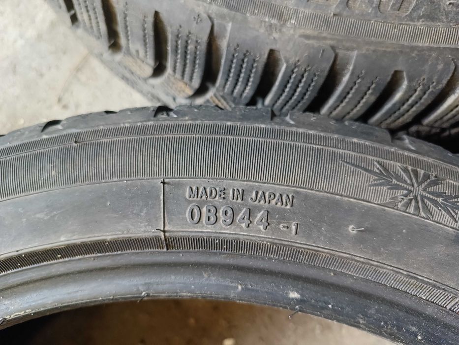 225/45R19 zima toyo tires