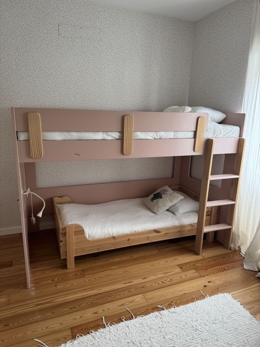 Cama alta tipo beliche