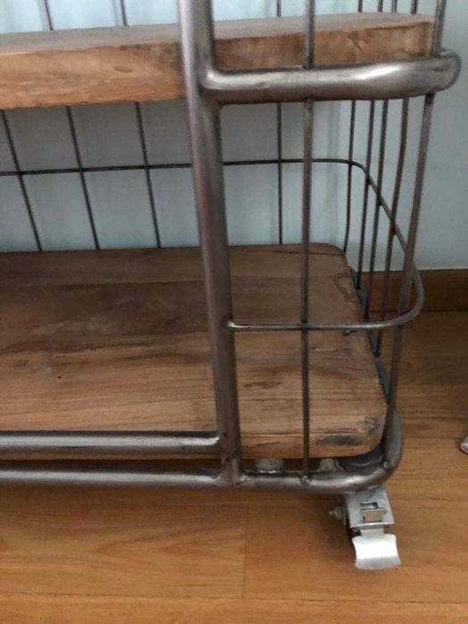 Półka na ruchomych kółkach