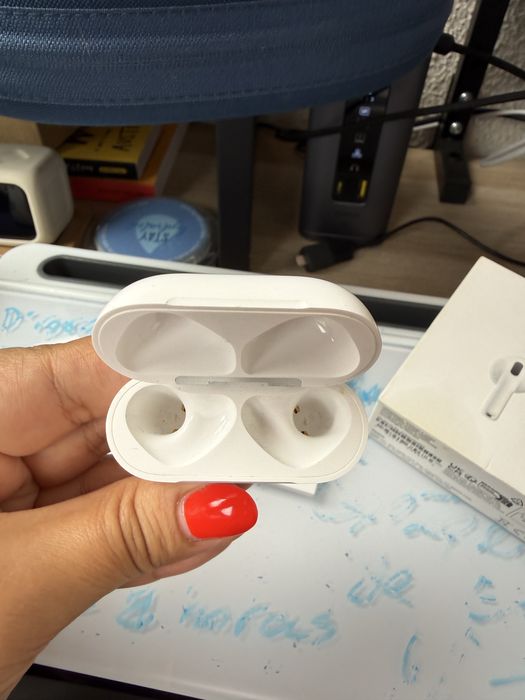 Apple AirPods 4 com ANC - Como Novos - Caixa Original (falta cabo usbc)