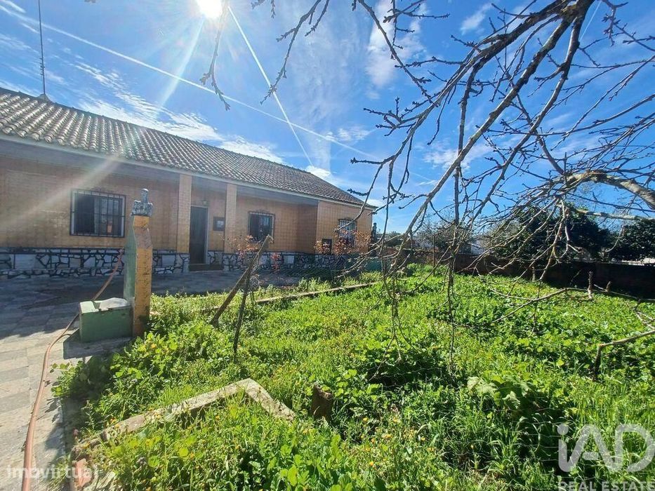 Casa de aldeia T3 em Rio de Moinhos de 127,00 m2