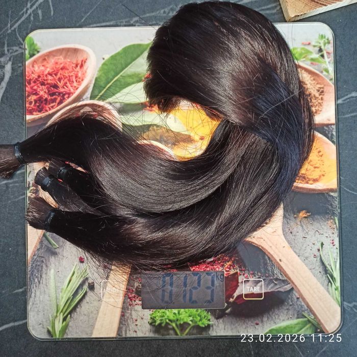 Продаю власне волосся