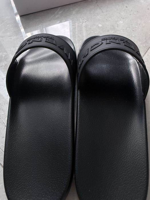 Тапки Givenchy.
