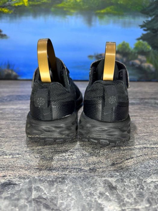 Кросівки Nike Revolution 6 NN розмір 27.5 устілка 17.5
