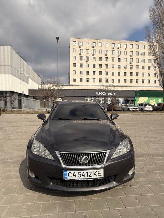 Продам Lexus  is 220 d