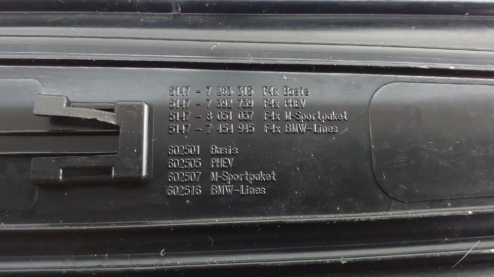 Rodapé / soleira porta frente direita BMW X1 (F48)