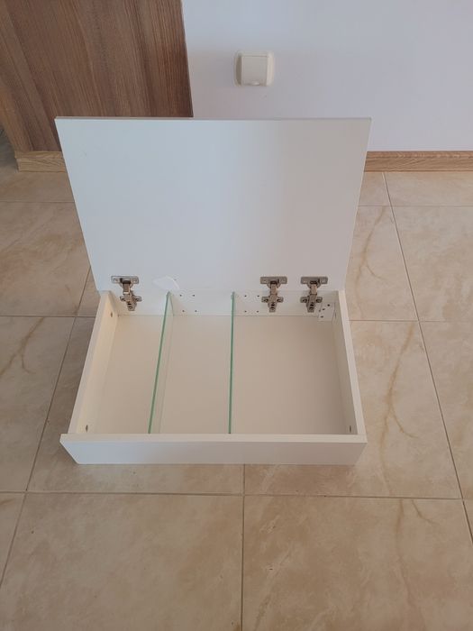 Szafka łazienkowa wiszaca z lustrem