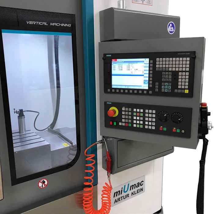 Centrum obróbcze CNC 1000 x 550 z chłodzeniem przez wrzeciono - 30 Bar