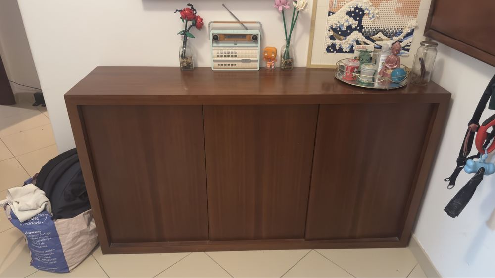 Aparador de madeira maciça