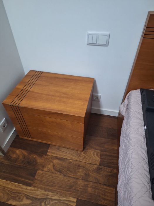 Mobilia de quarto, cama, mesinhas e comoda