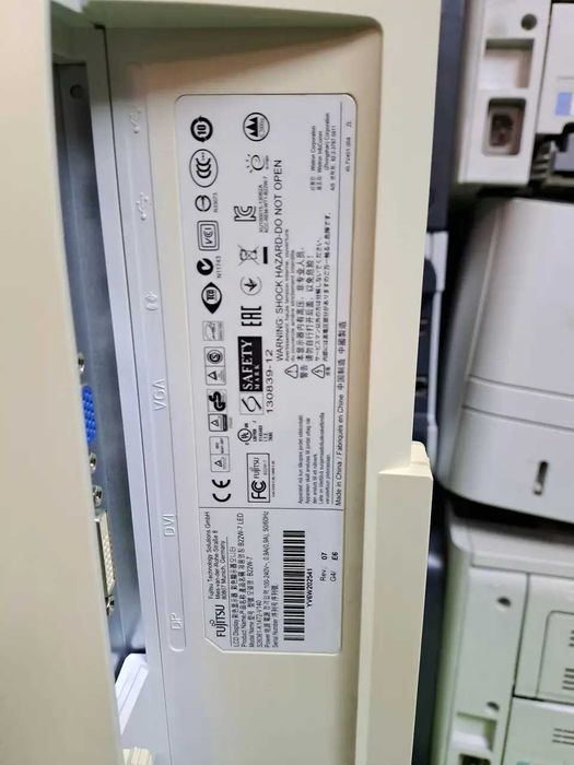Монітор Fujitsu b22w-7  з Німеччини.