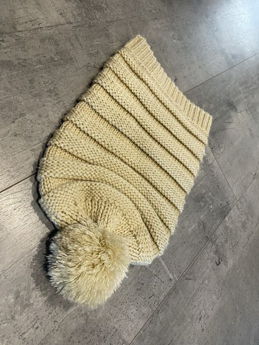 Czapka długa z pomponem