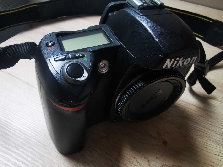 Aparat lustrzany Nikon D70s z bardzo niskim przebiegiem (12500 zdjęć)