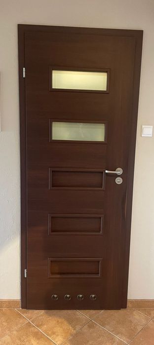 Drzwi łazienkowe i pokojowe używane częściowo przeszklone