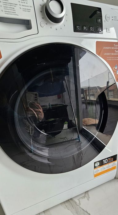 Máquina de lavar e secar roupa