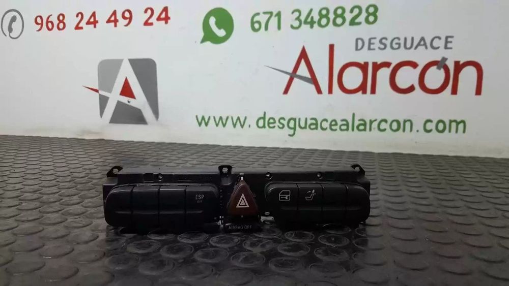 BOTÃO DE EMERGÊNCIA MERCEDES-BENZ CLASSE C 2004 -A2038214658