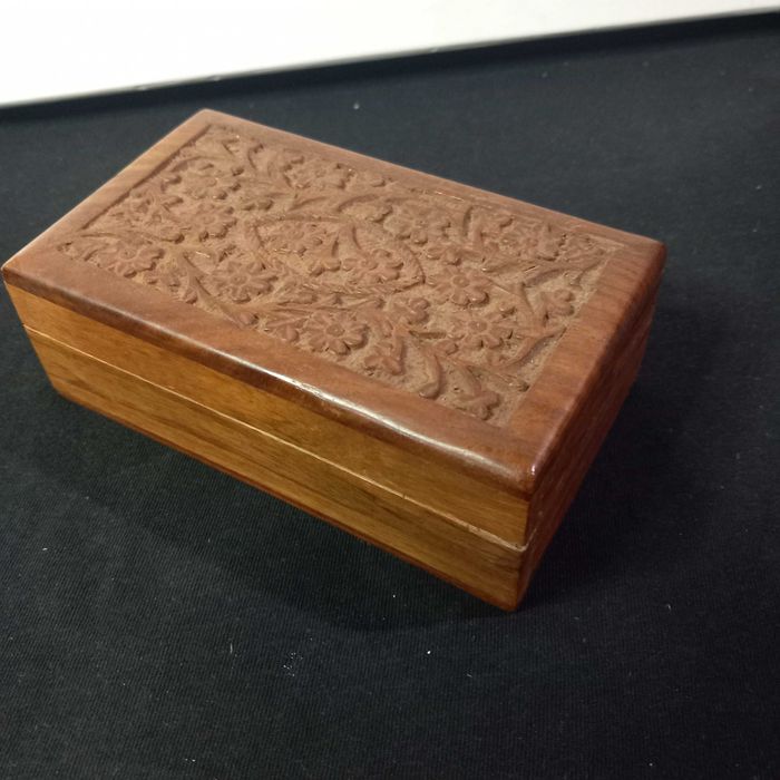 Caixa tampa trabalhada