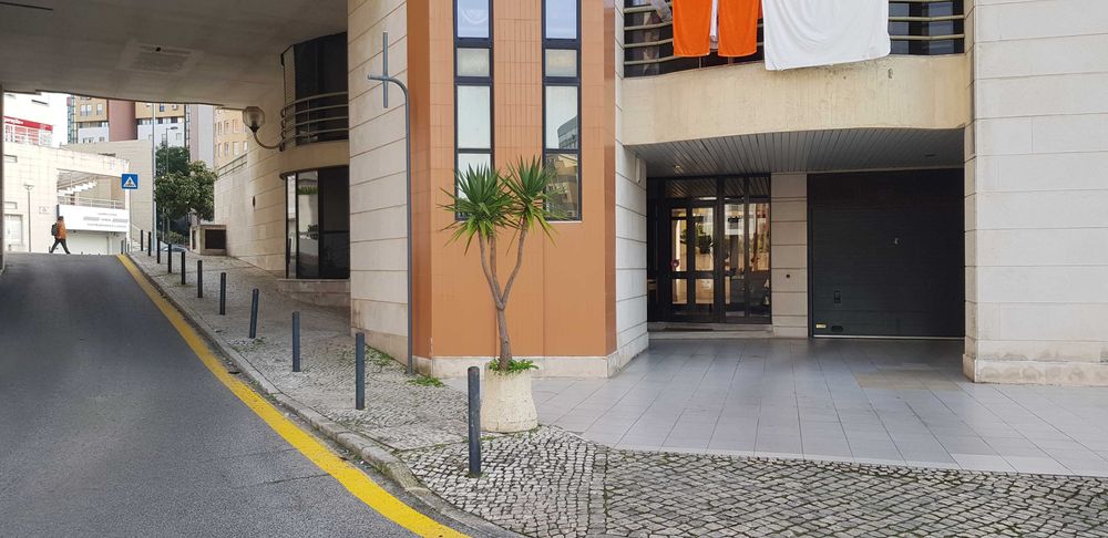 Lugar para Mota junto ao Metro da Quinta das Conchas