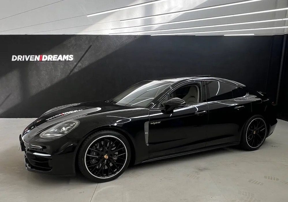Porsche Panamera 4 E-Hybrid Platinum Edition