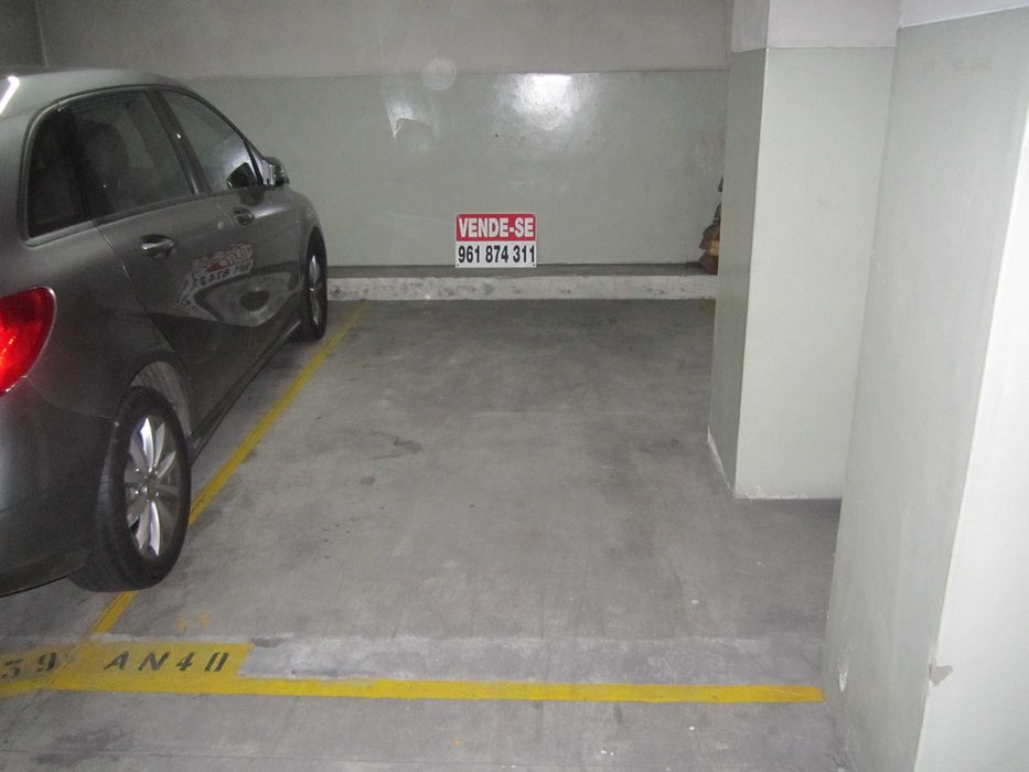 Garagem na Rua da Alegria