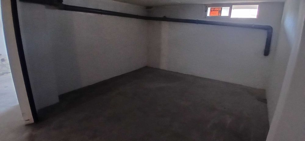 Vende-se garagem nas caldas da rainha