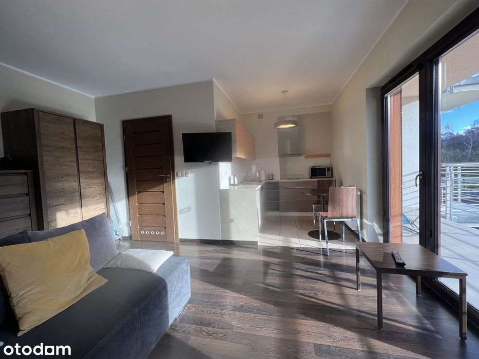 2-pokojowe mieszkanie z balkonem, windą i widokiem na las