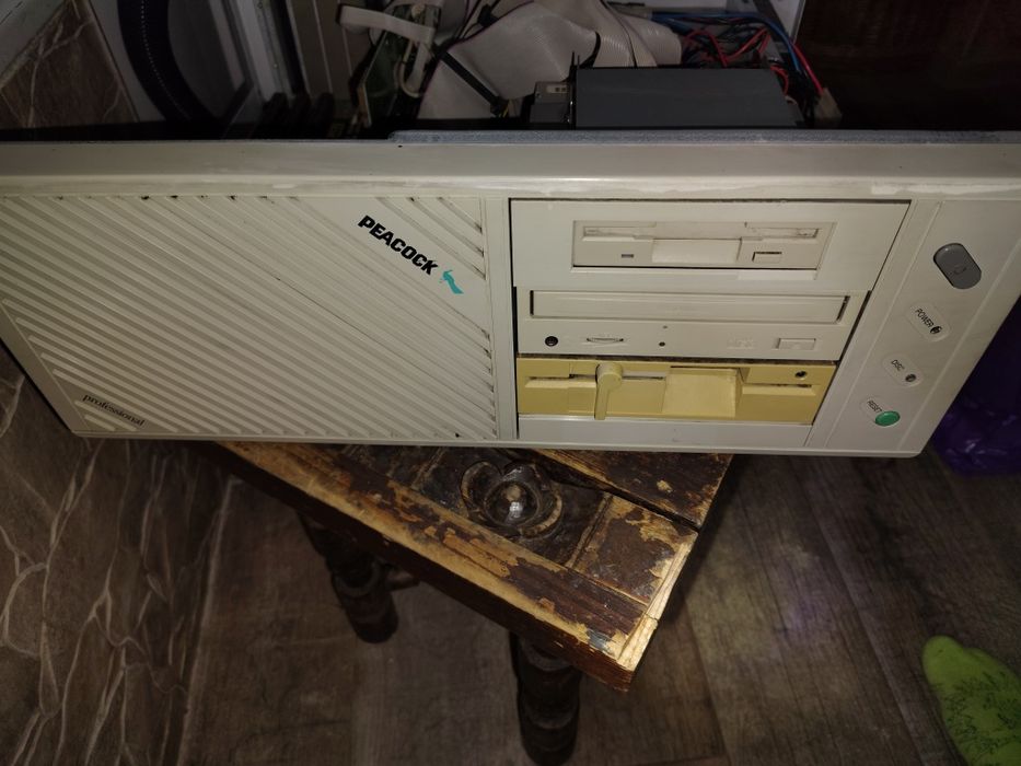 Stary retro komputer peacock pc intel stacja dyskietek  5.25 Pentium