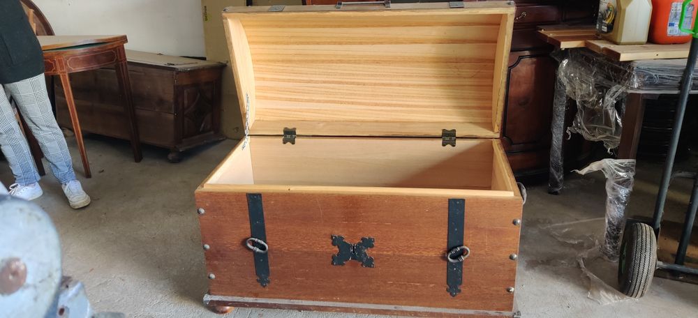 Baú em madeira antigo