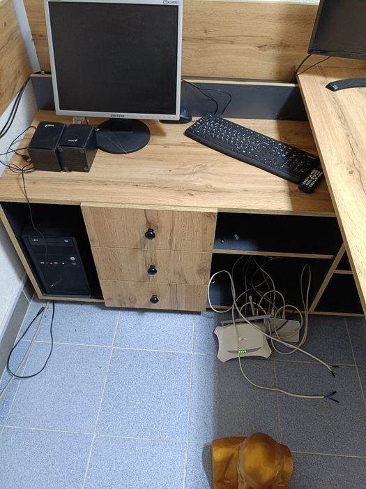 Меблі офісні корпусні