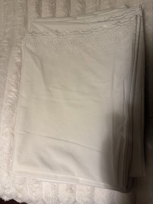 Conjunto lençois brancos e 2 fronhas