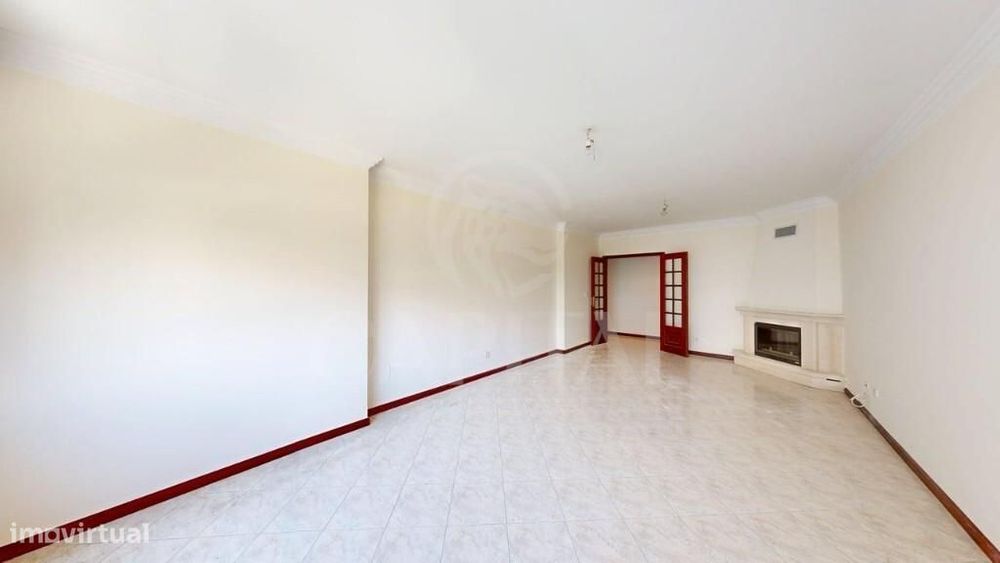 T2 espaçoso com varanda e garagem