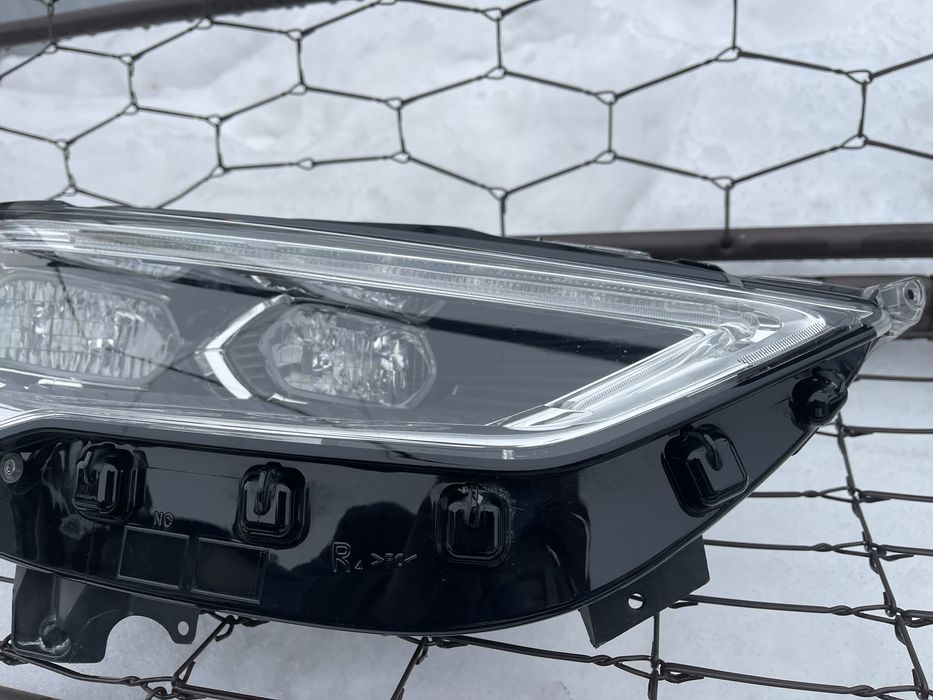 Фара права Ford Fusion full led