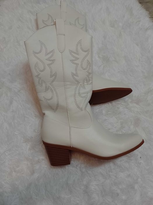 (41/42) Białe, haftowane Kozaki kowbojki, NOWE