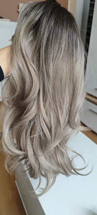 Piękna, nowa peruka ombre z grzywką