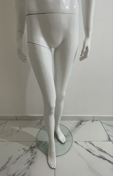 Manequim completo branco com base