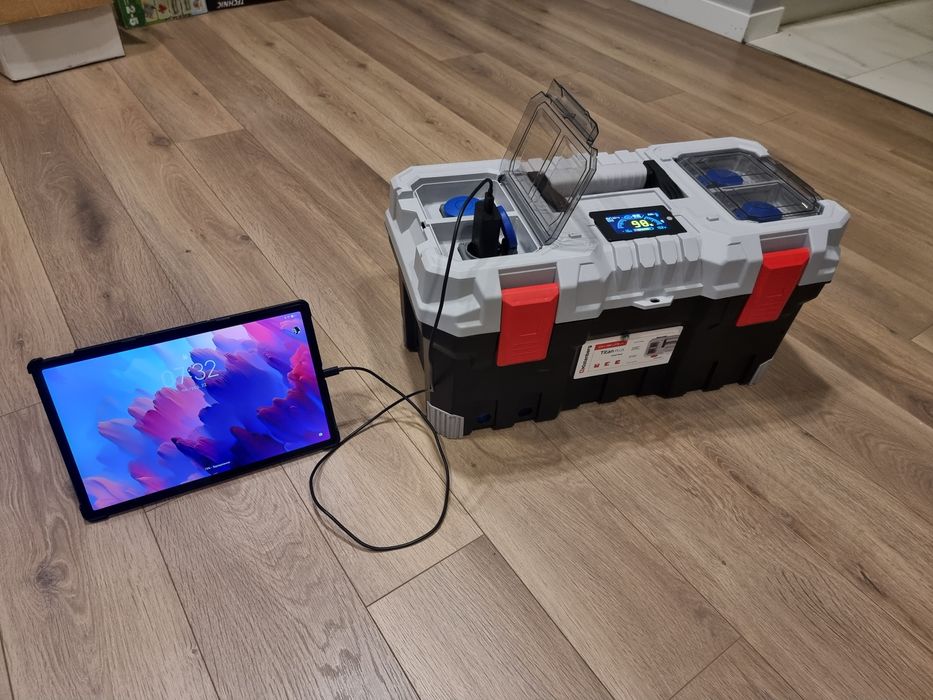 качественная зарядная станция. источник бесперебойного питания