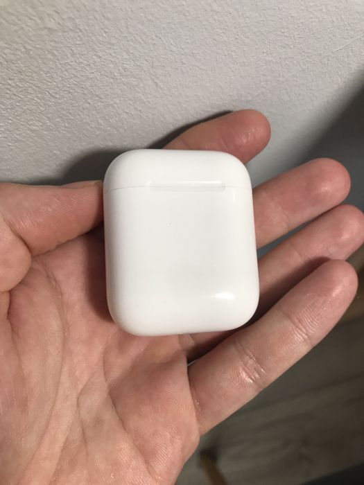 Etui ładujące AirPods 2 Stan bdb